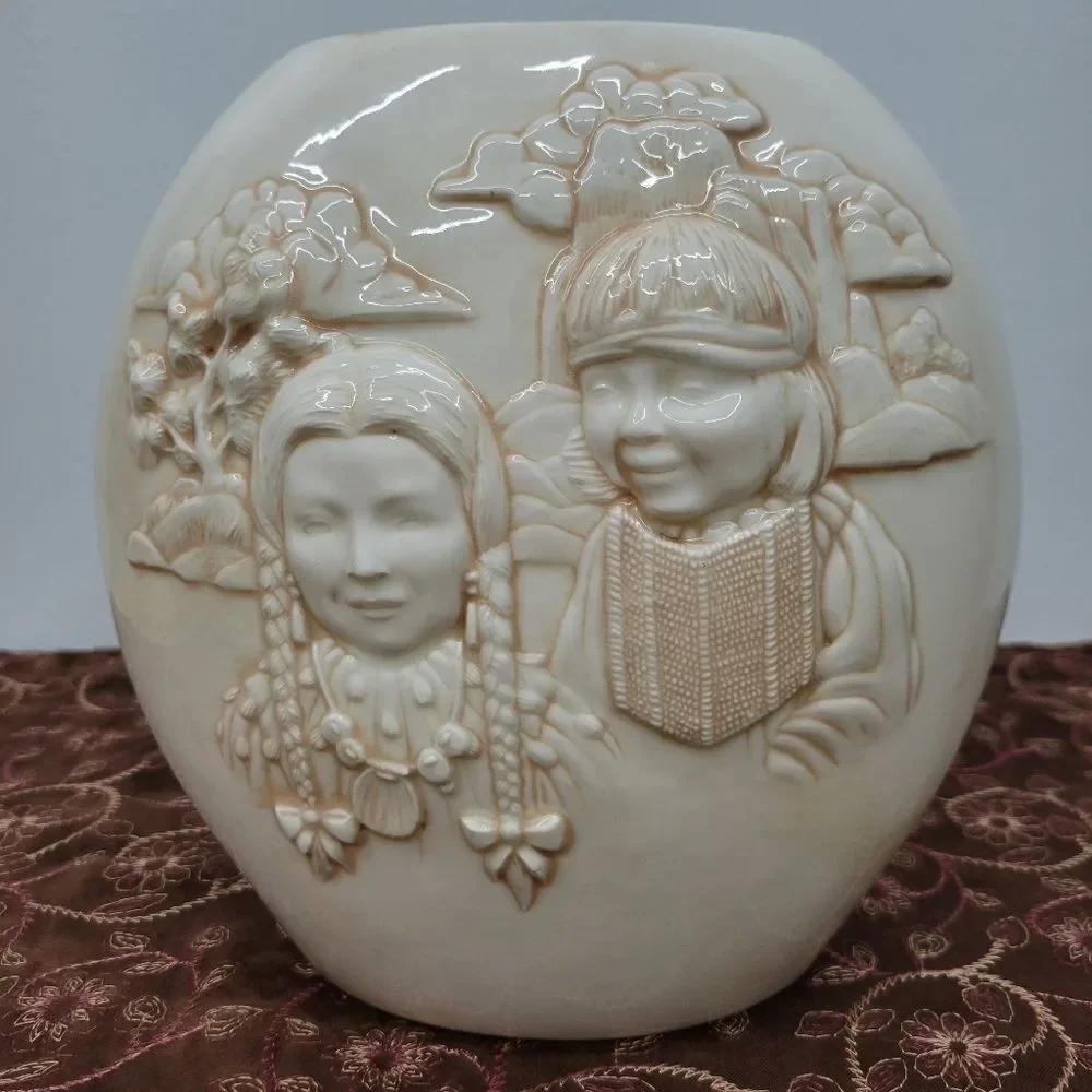 Vintage Native American Handmade Pottery Vase Vessel Artistic Piece - Signed